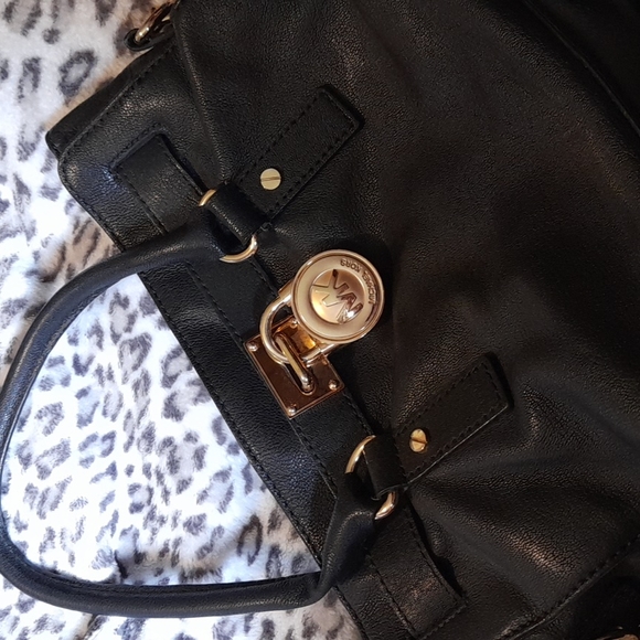 Michael Kors Hamilton MK black leather handbag shoulder bag gold chain detail - Picture 7 of 8